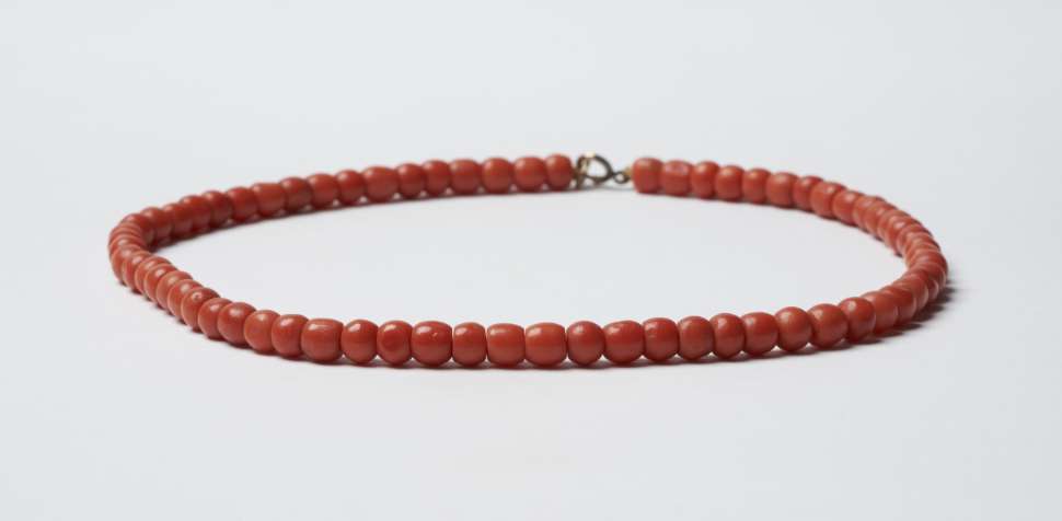 Cropped_Matthew Flinders_Coral Neclace for Wife_006_photo Sam Roberts_HiRes.jpg